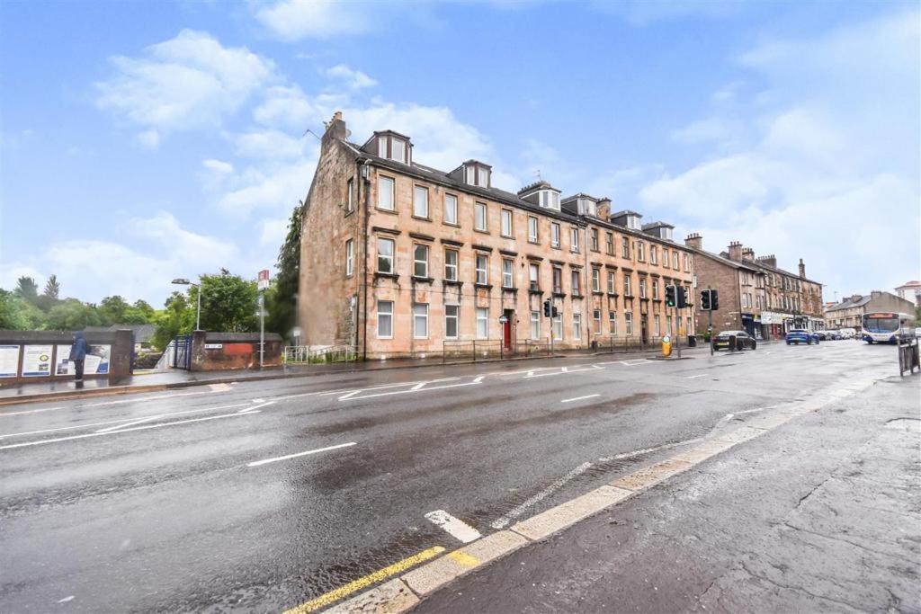 Comfortable 4 Bed In Next To Station *
