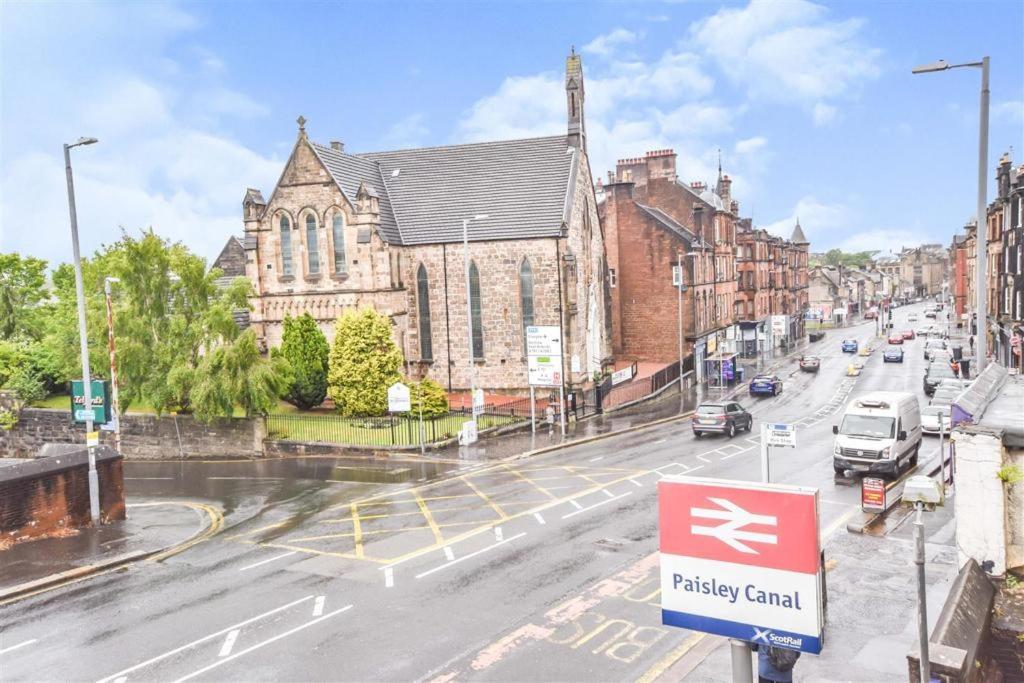 Comfortable 4 Bed In Next To Station Apartment Paisley
