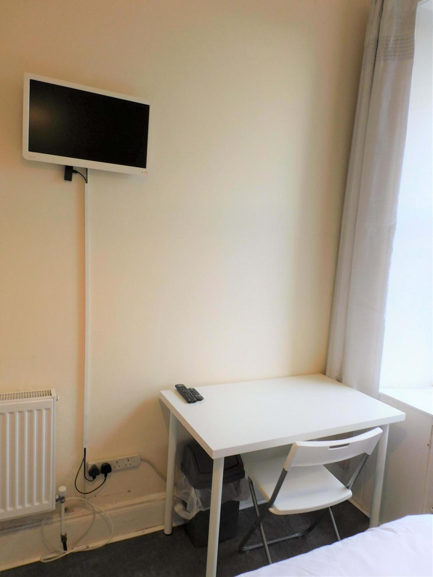 Apartment Comfortable 4 Bed In Next To Station *