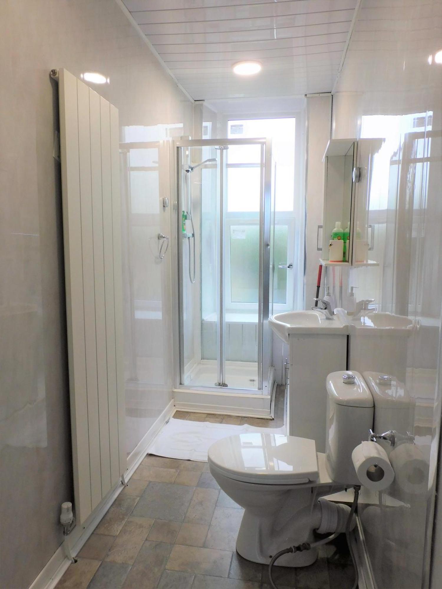 Comfortable 4 Bed In Next To Station Apartment Paisley