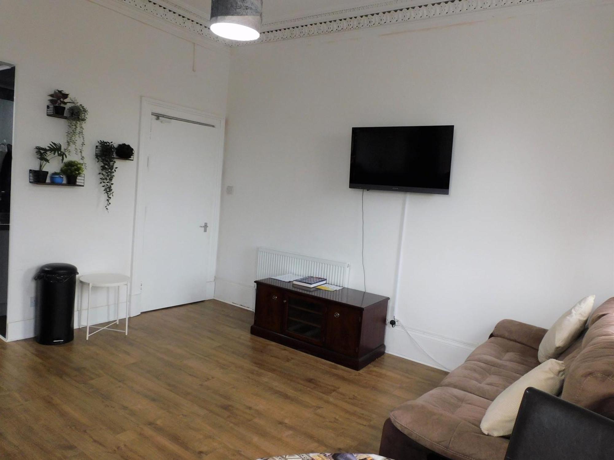 Apartment Comfortable 4 Bed In Next To Station *