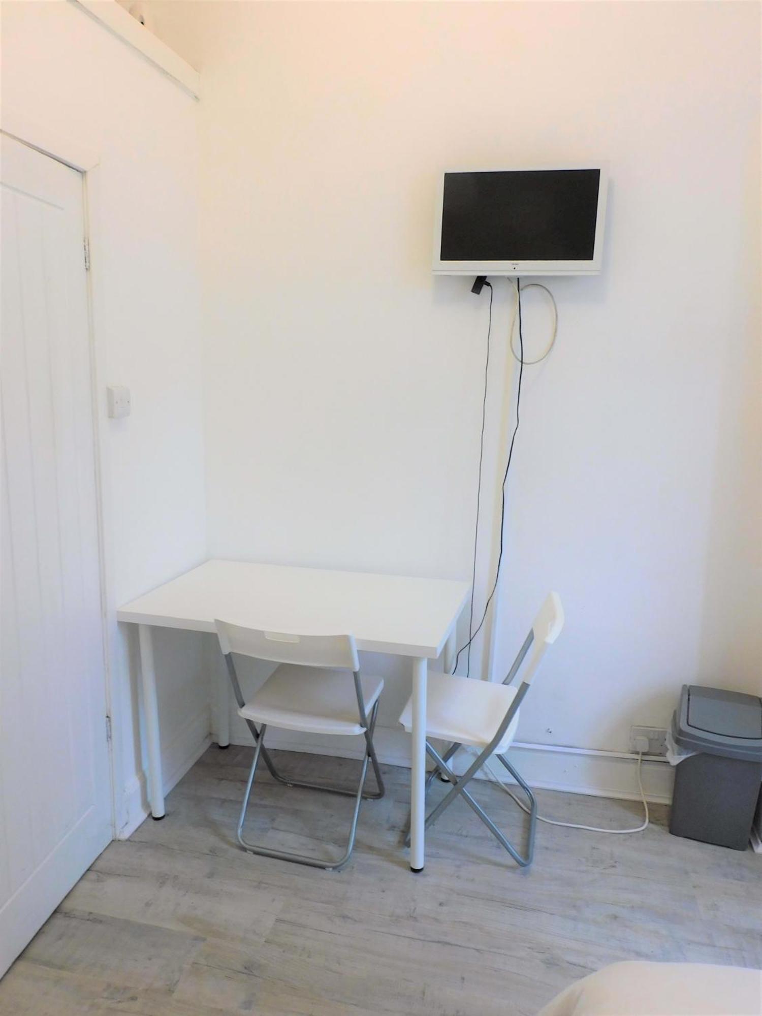 Apartment Comfortable 4 Bed In Next To Station Paisley