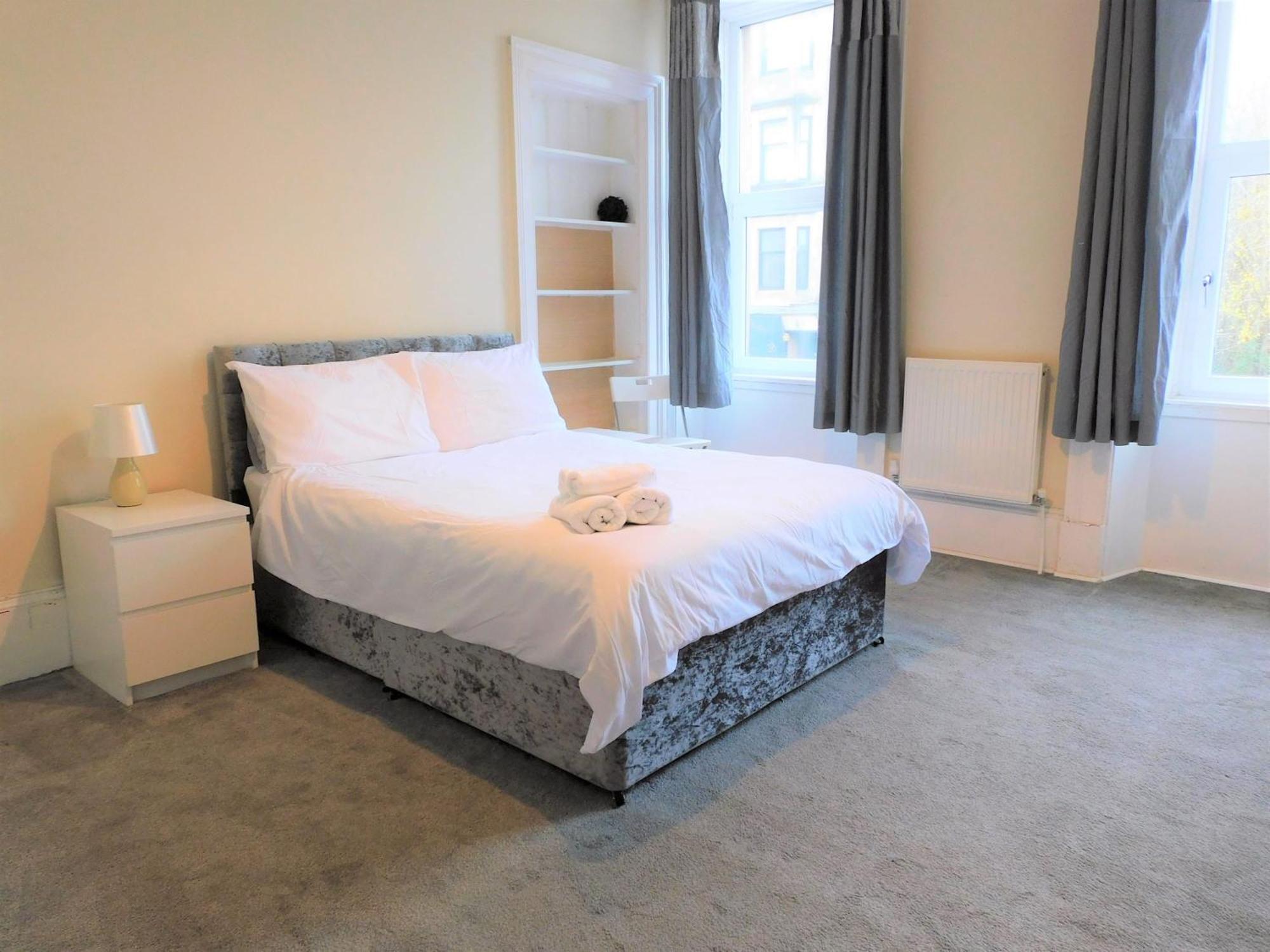 Comfortable 4 Bed In Next To Station *