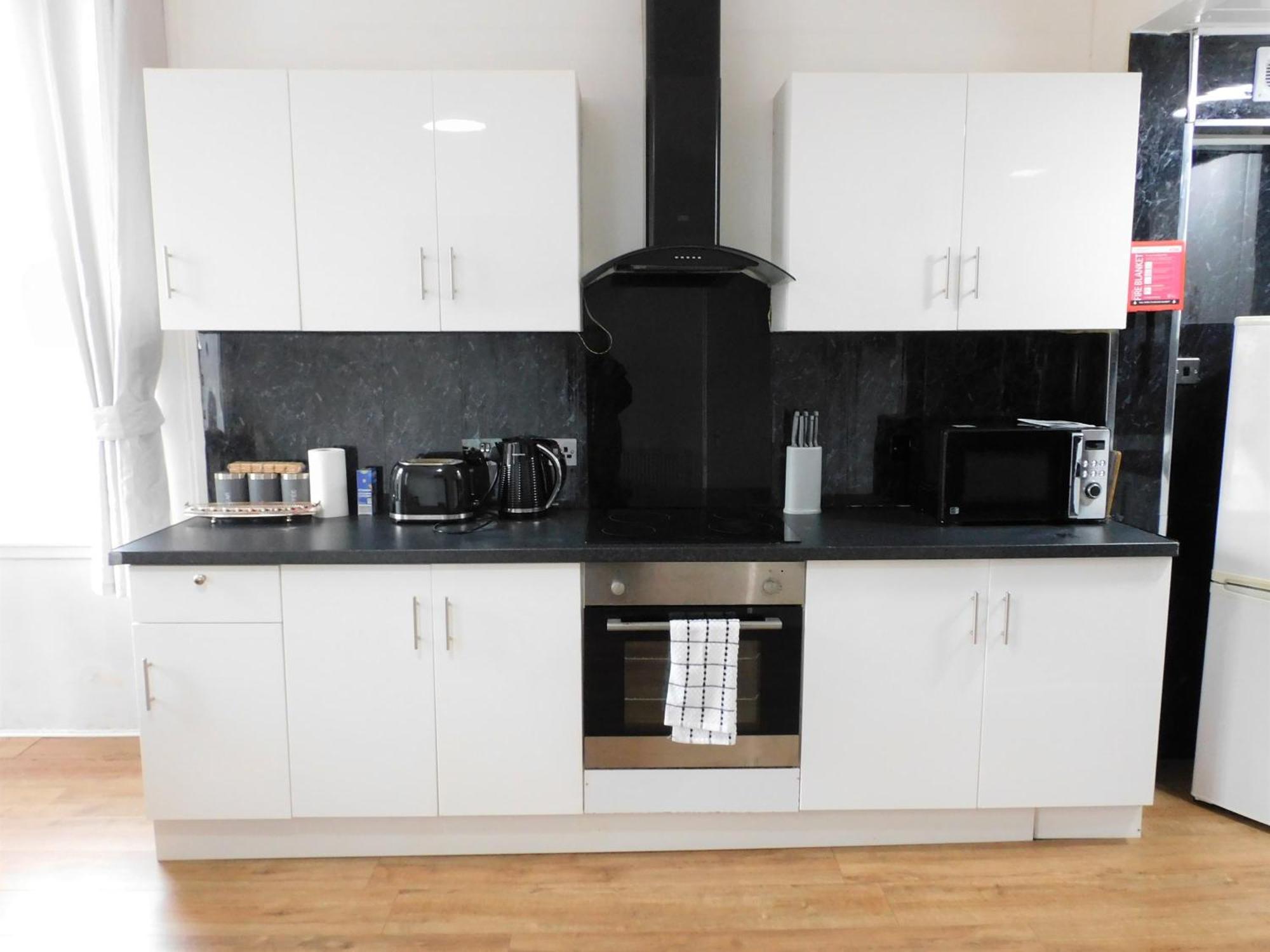 Comfortable 4 Bed In Next To Station