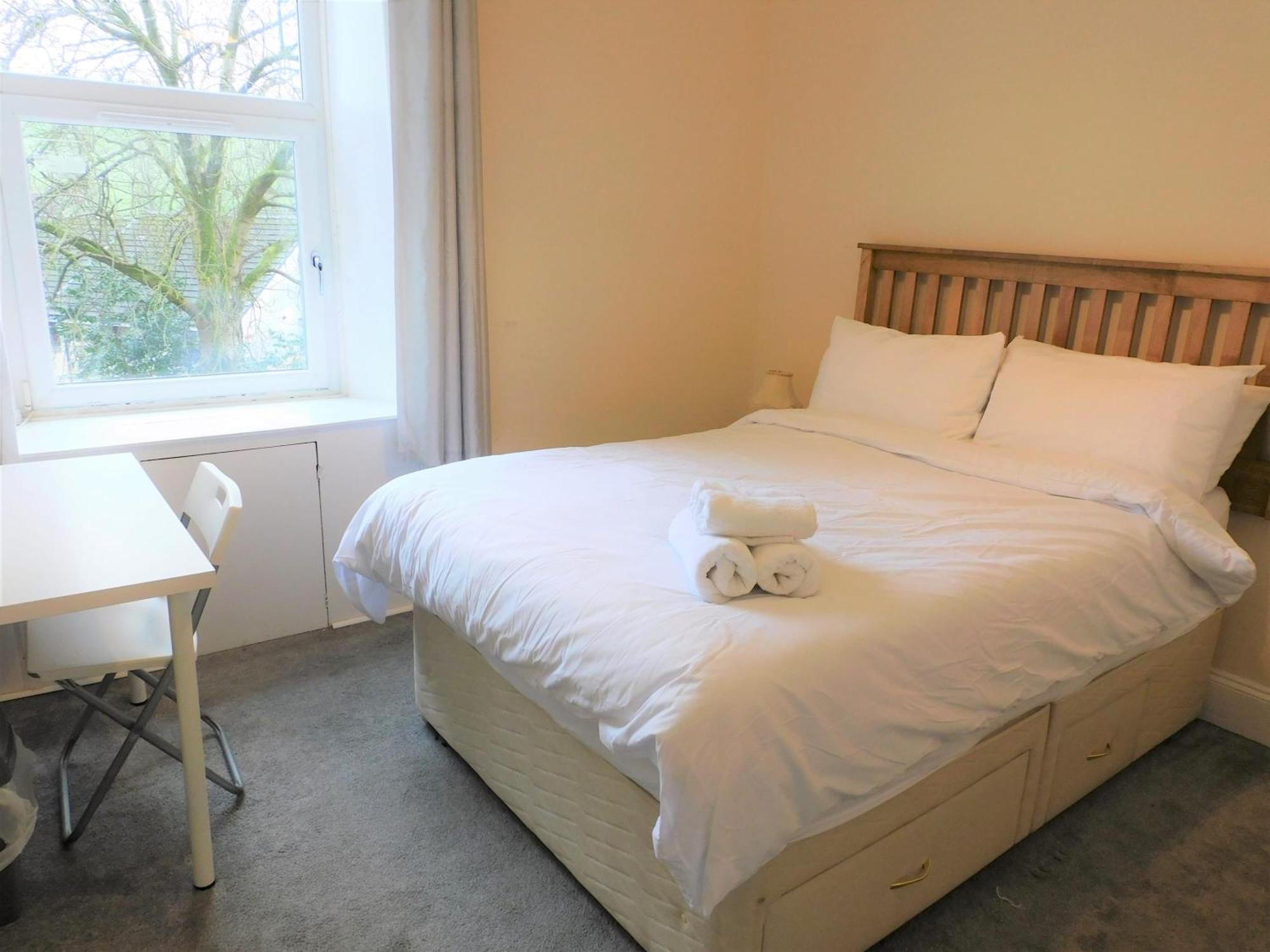 Apartment Comfortable 4 Bed In Next To Station *